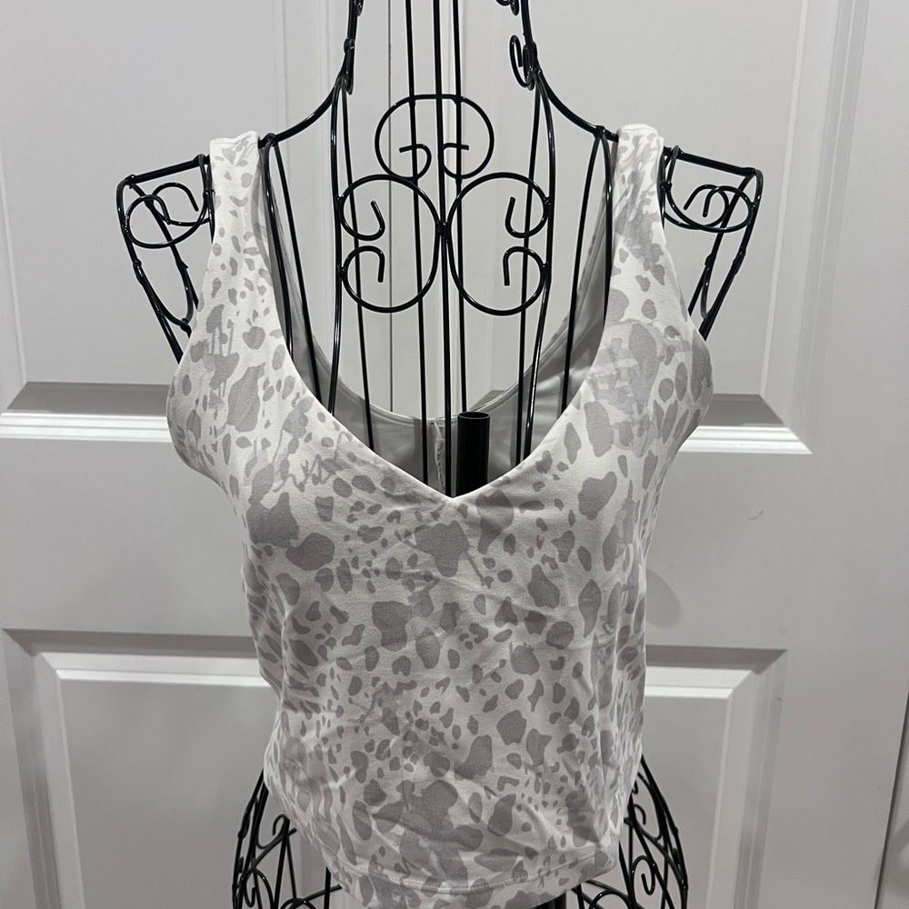 Lululemon Athletica Gray Leopard Peint Crop Top